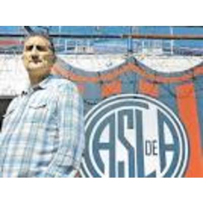 "Necesitamos tres o cuatro refuerzos de jerarquía para ganar todo"