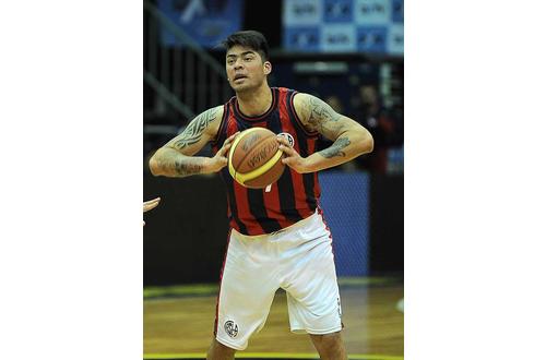Sufrido triunfo en basquet