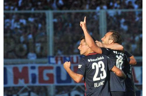 El fútbol de Belluschi y el despliegue de Blanco