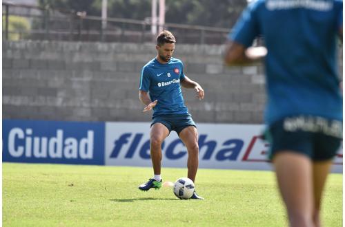 Entrenamiento matutino con ftbol