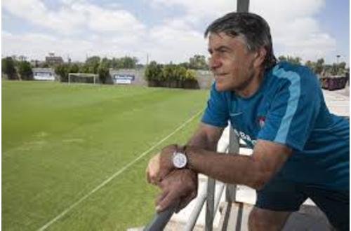"Los pibes juegan mucho a la play y ven poco fútbol"