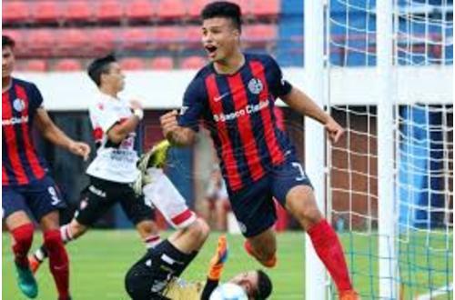 "Sería muy lindo convertir un gol con esta camiseta del club que soy hincha"