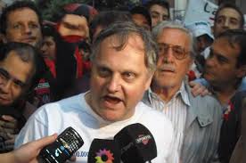 "La segunda línea del club, que quiere suceder a Lammens, agota".