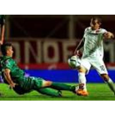 Sufrió, goleó y es puntero