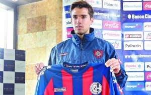 Emmanuel Más donó su camiseta de San Lorenzo para la subasta de Fundame